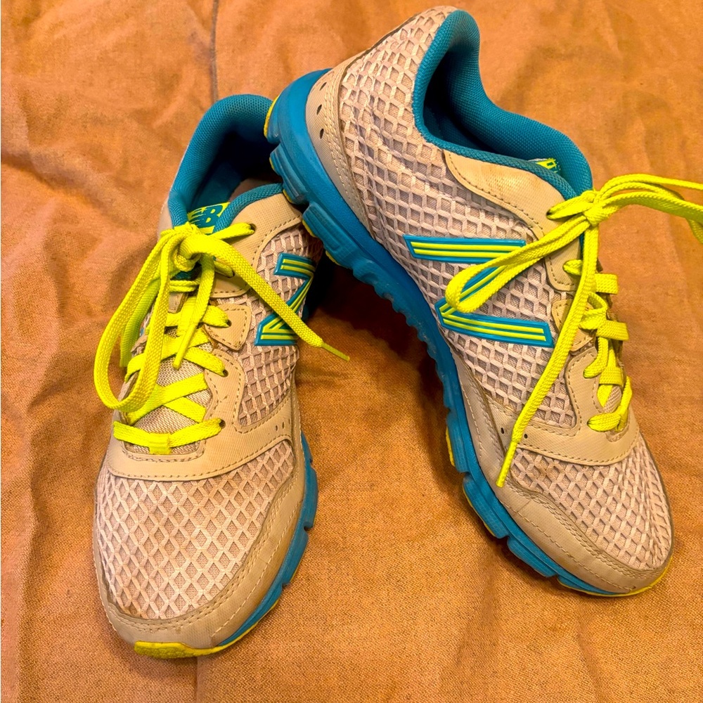 New Balance women’s running shoes size 9 gray and teal lightweight